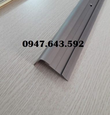 Nẹp chống trơn trượt cầu thang